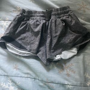Lululemon hotty hot shorts size 8 2.5 length